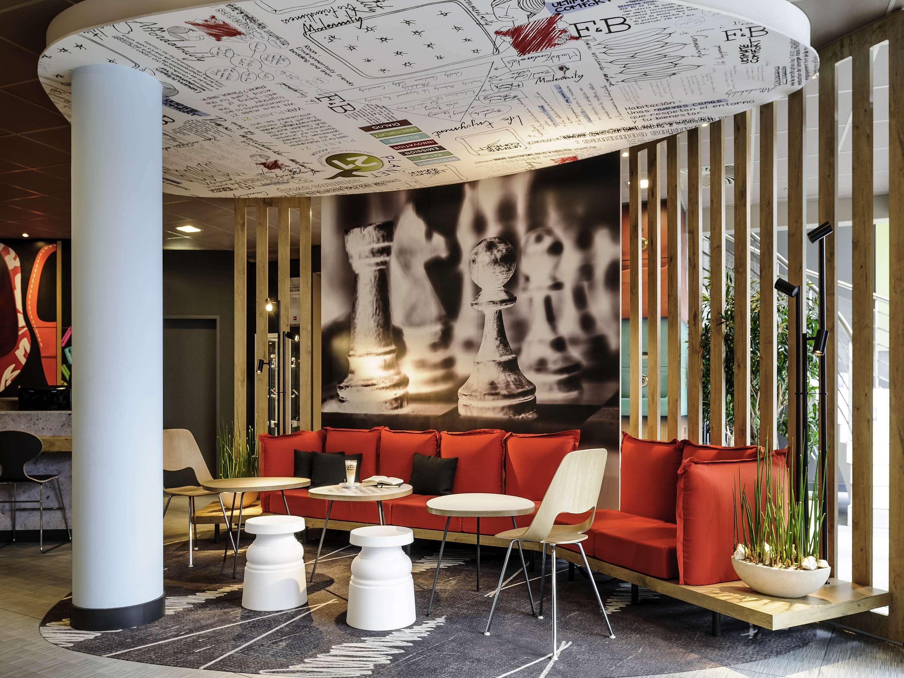 Ibis Expo Hotel 2*